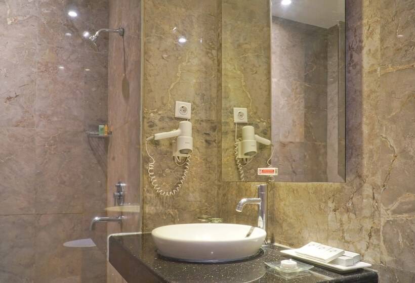 חדר דלוקס נוף בריכה, Swiss Belhotel Lampung