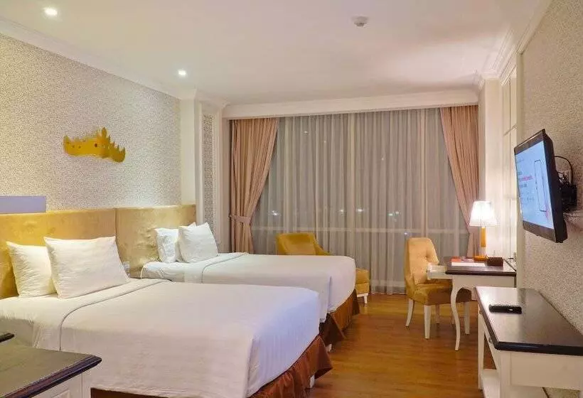 اتاق لوکس با چشم‌انداز استخر, Swiss Belhotel Lampung