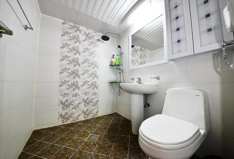 חדר סטנדרט לארבעה, Gyeongju Namu Guesthouse