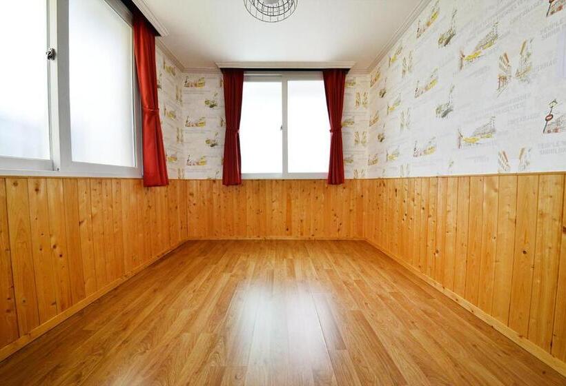 Quarto Quádruplo Standard, Gyeongju Namu Guesthouse
