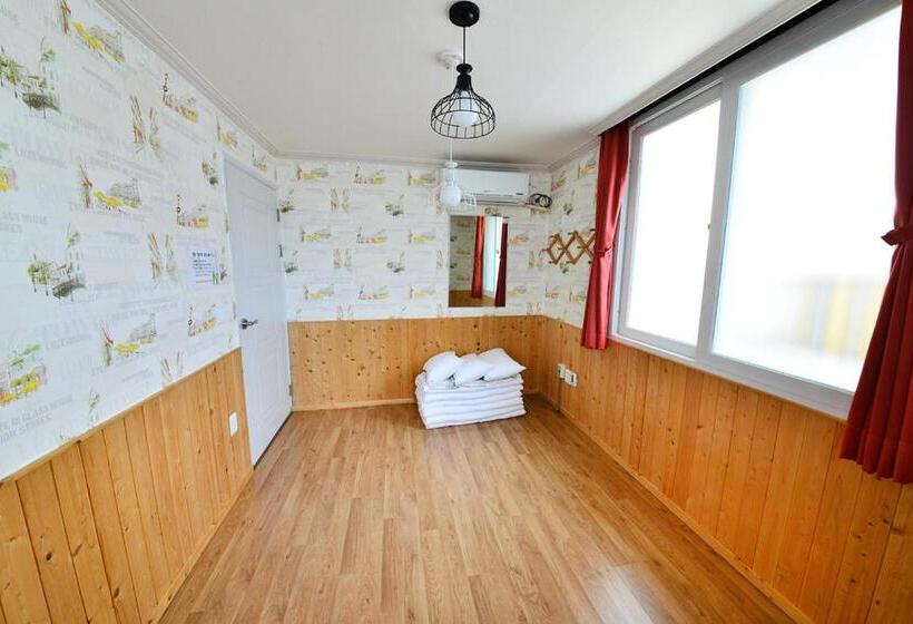 חדר סטנדרט לארבעה, Gyeongju Namu Guesthouse