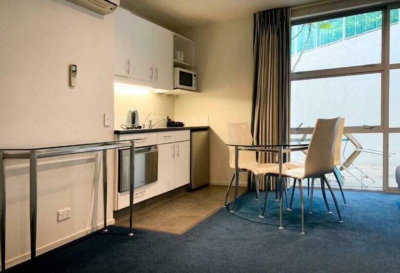 شقة غرفة واحدة, Beaches Nelson