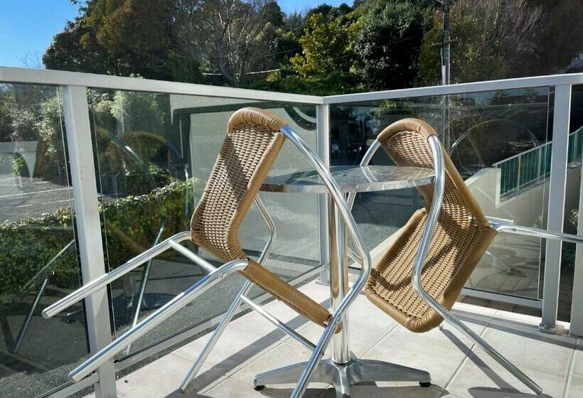 Студио Executive, Beaches Nelson