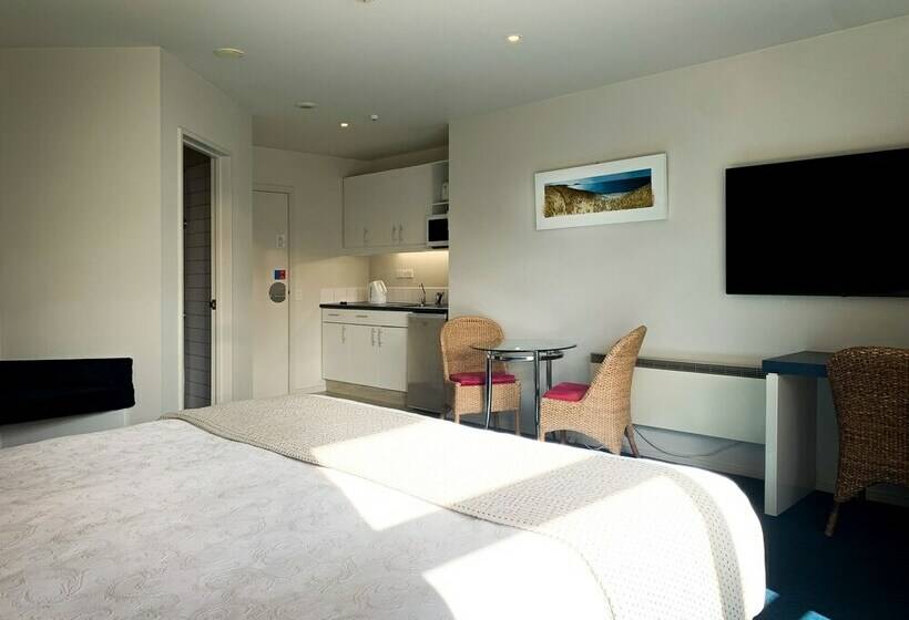 استوديو إدارى, Beaches Nelson