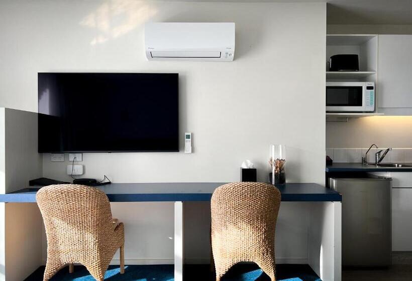 استوديو إدارى, Beaches Nelson