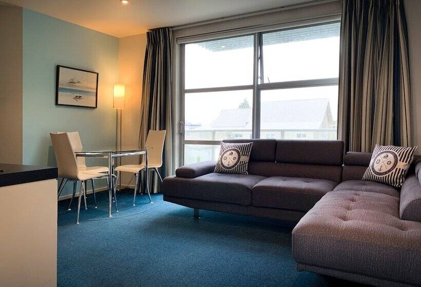 شقة غرفتين, Beaches Nelson