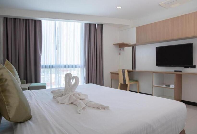 주니어 스위트, 42c The Chic