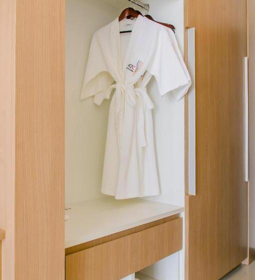 주니어 스위트, 42c The Chic