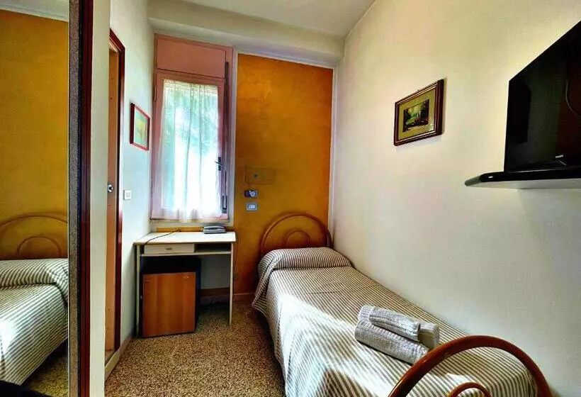 اتاق استاندارد یک نفره, Ambra