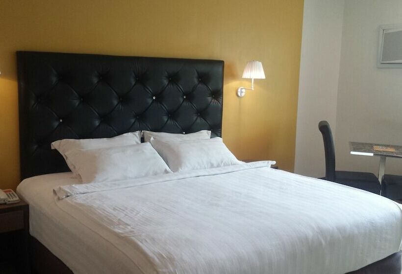 اتاق اجرایی با تخت بزرگ, Apollonia Royale