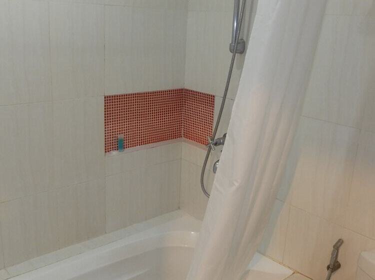 اتاق اجرایی با تخت بزرگ, Apollonia Royale