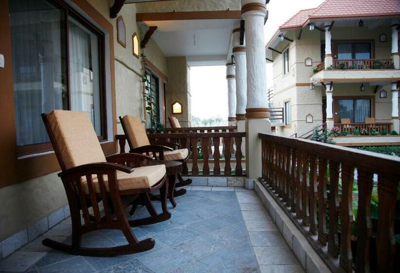 Люкс, Green Park Chitwan