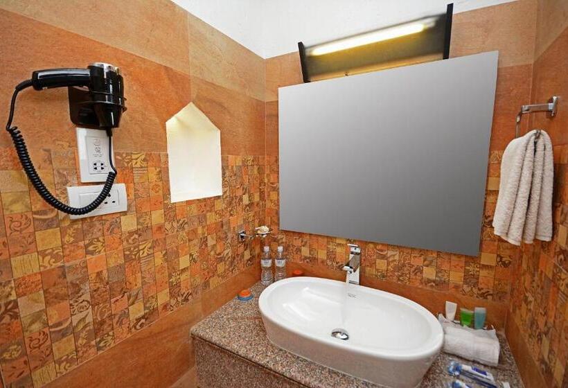 Люкс, Green Park Chitwan