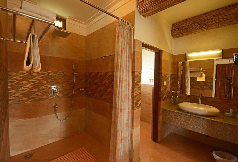 Люкс, Green Park Chitwan