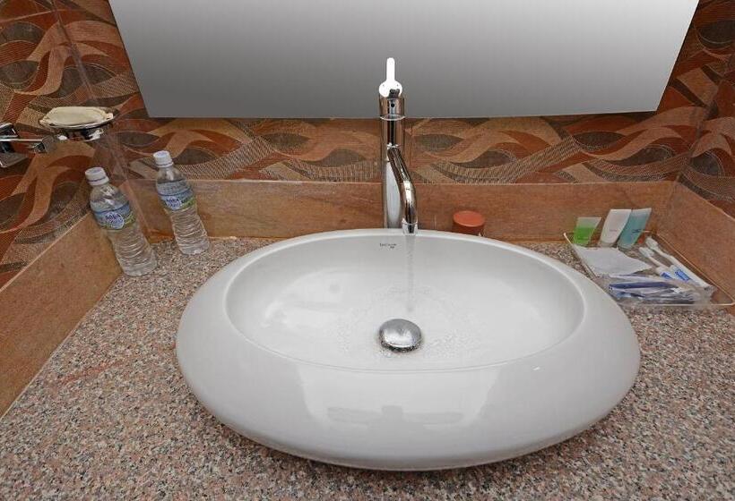 Люкс, Green Park Chitwan