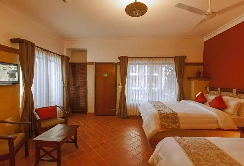 اتاق لوکس با بالکن, Green Park Chitwan