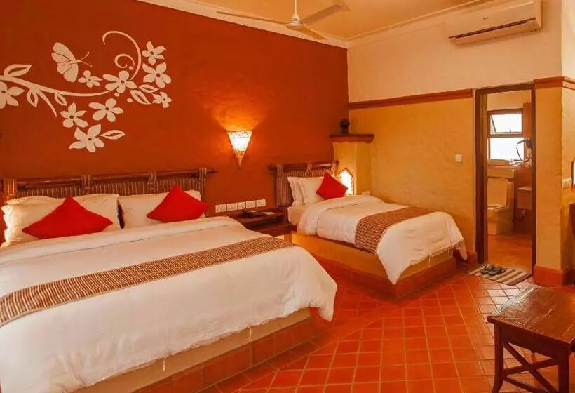 اتاق لوکس با بالکن, Green Park Chitwan
