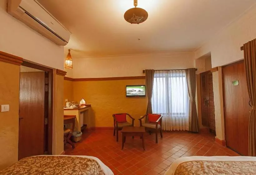 اتاق لوکس با بالکن, Green Park Chitwan