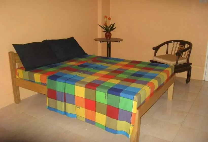 Deluxe Zimmer, Lylie