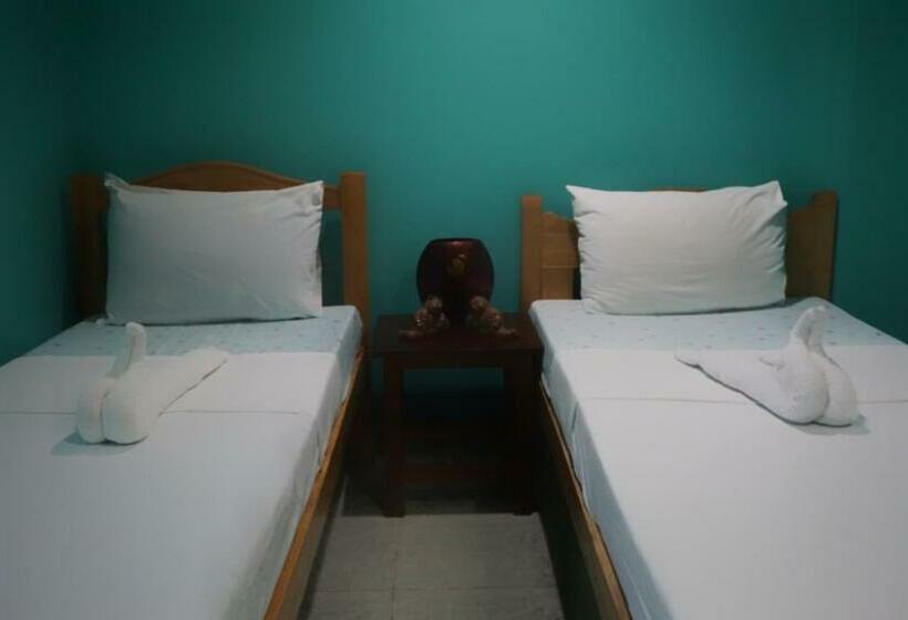 اتاق استاندارد سه نفره, Lylie