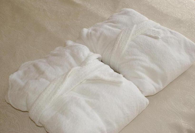 جناح, The Celecton Premier Kobe Sanda