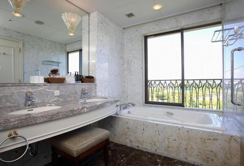 جناح, The Celecton Premier Kobe Sanda