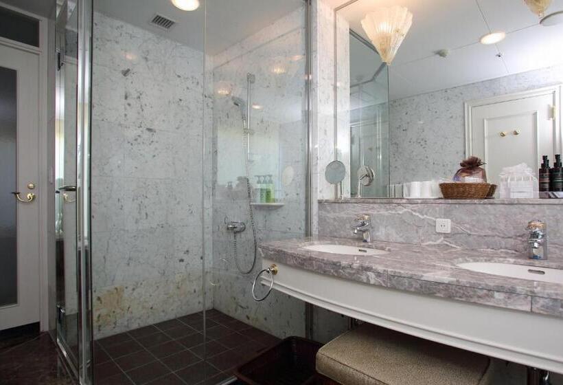 جناح, The Celecton Premier Kobe Sanda