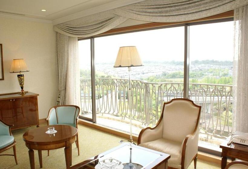 جناح, The Celecton Premier Kobe Sanda