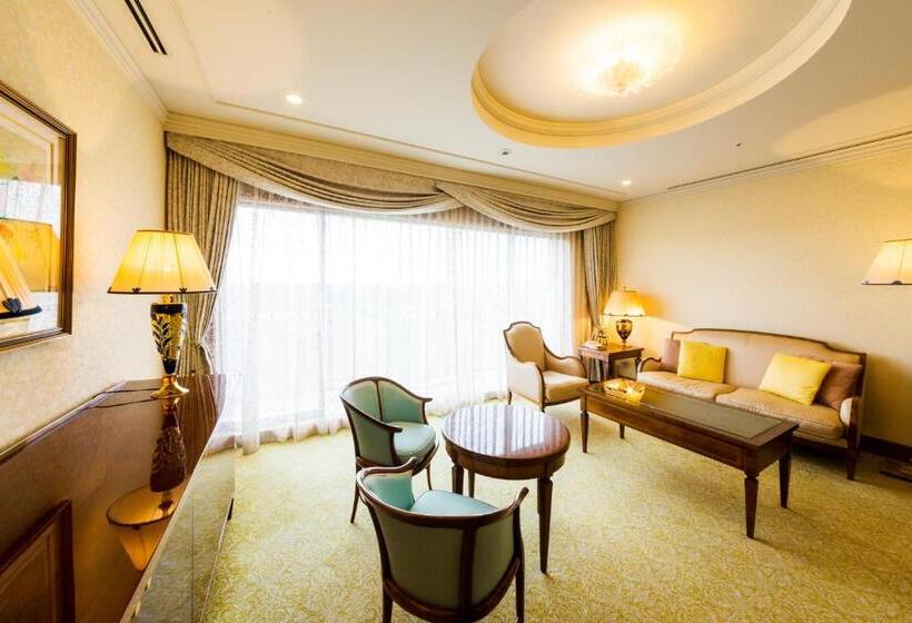 جناح, The Celecton Premier Kobe Sanda