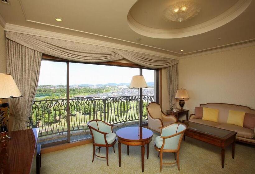 جناح, The Celecton Premier Kobe Sanda