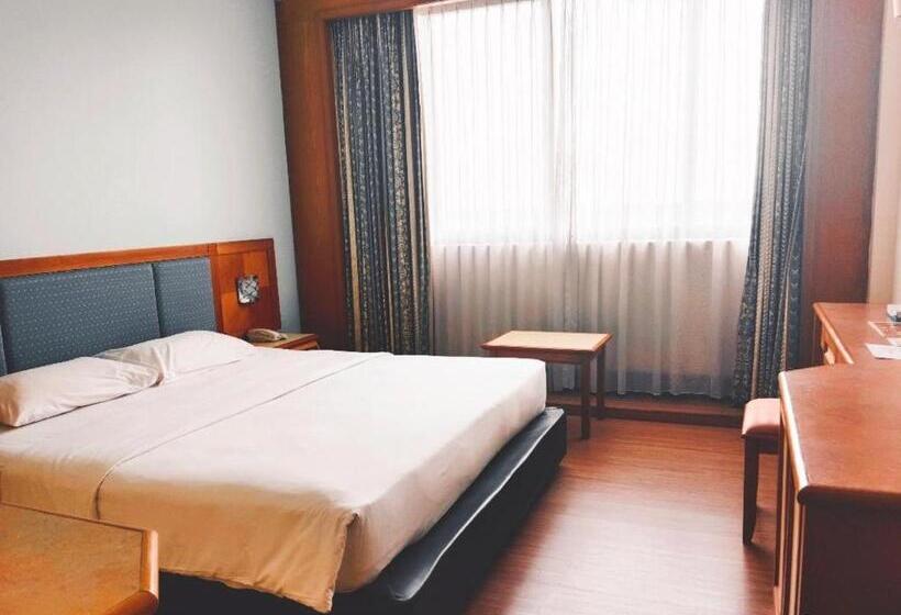 חדר סטנדרט, The Paramount