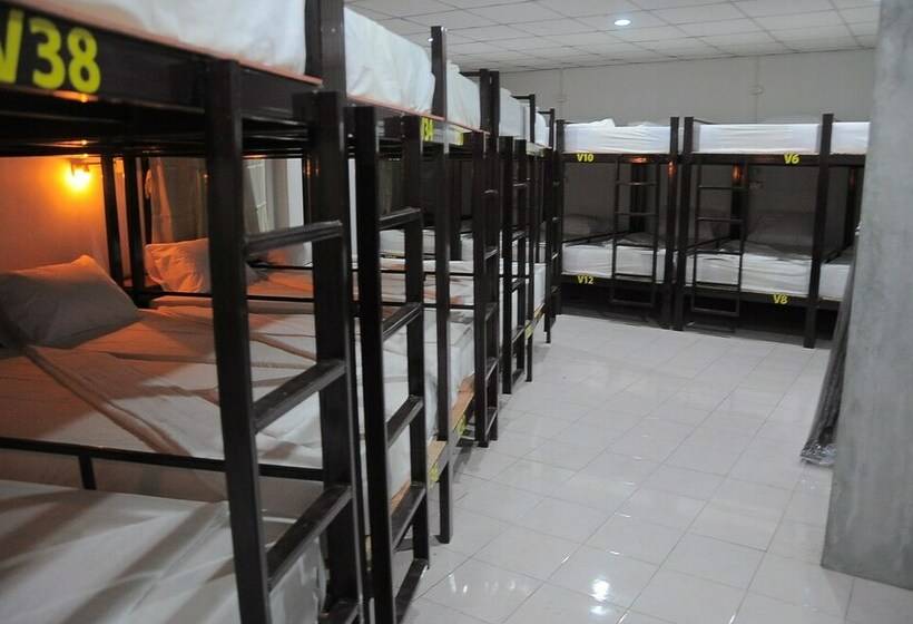 מיטה בחדר משותף, Mickey Hostel