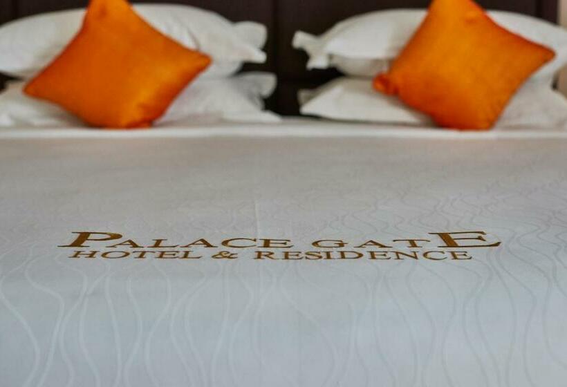 מיטת קינג בסוויטה, Palace Gate Hotel & Residence By Ehm