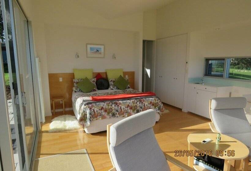 غرفة قياسية, Lush Pastures