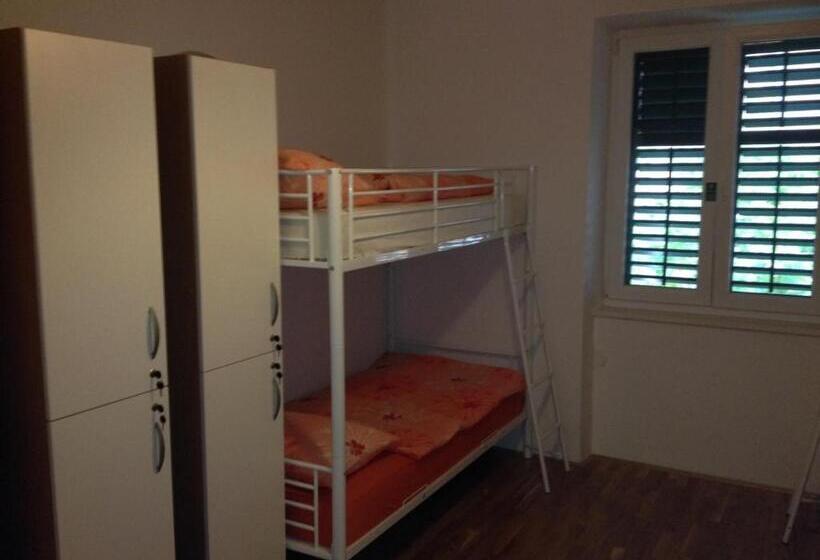 Кровать в Общей Комнате, Hostel Split Backpackers 2