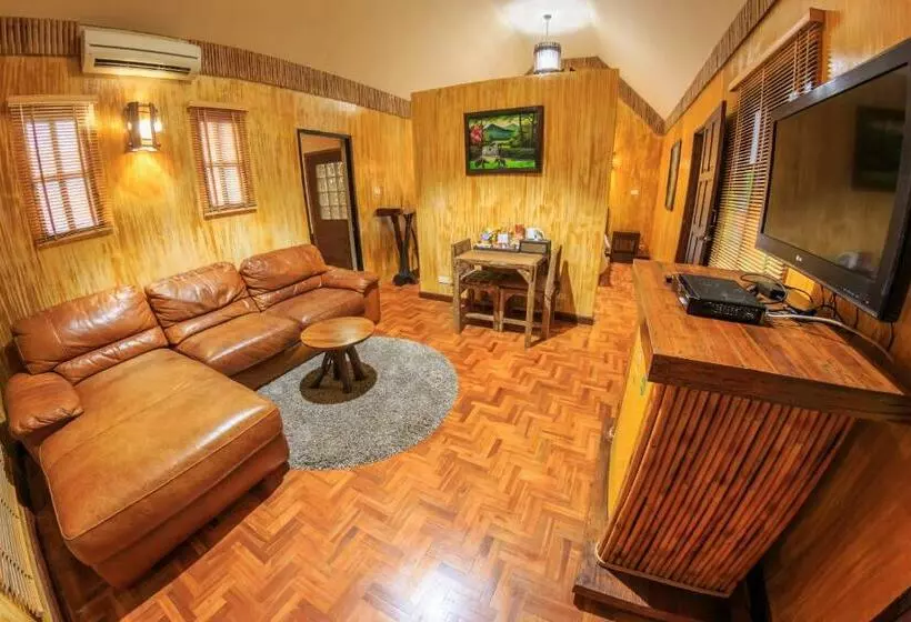 家族用バンガロー, Baanpong Lodge