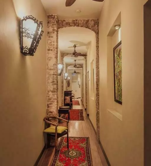 デラックスルーム, Campbell House