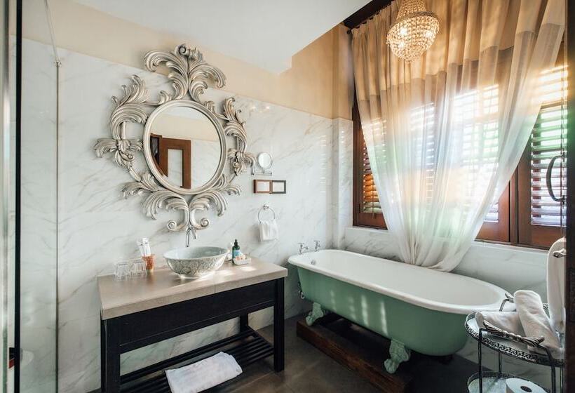 חדר סופריור, Campbell House