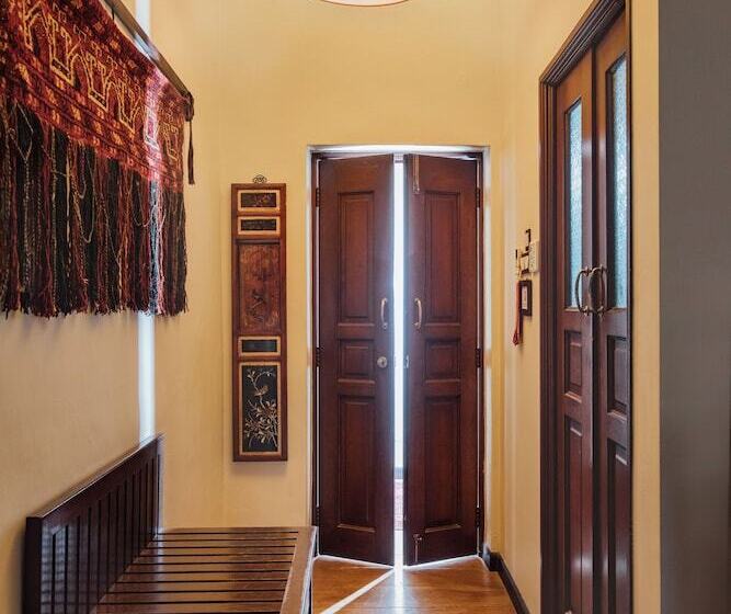 חדר דלוקס, Campbell House