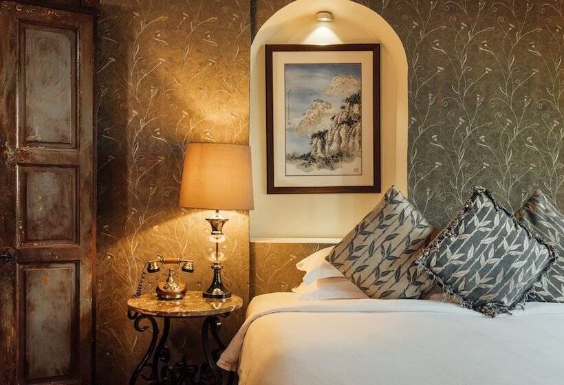 חדר דלוקס, Campbell House