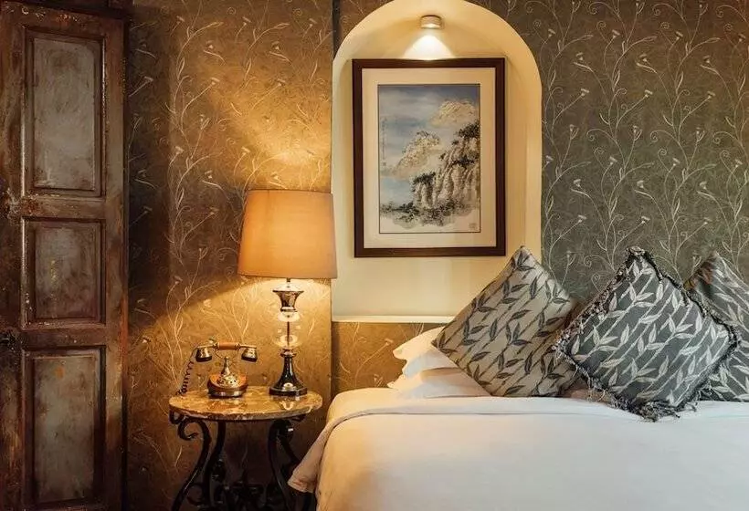 デラックスルーム, Campbell House