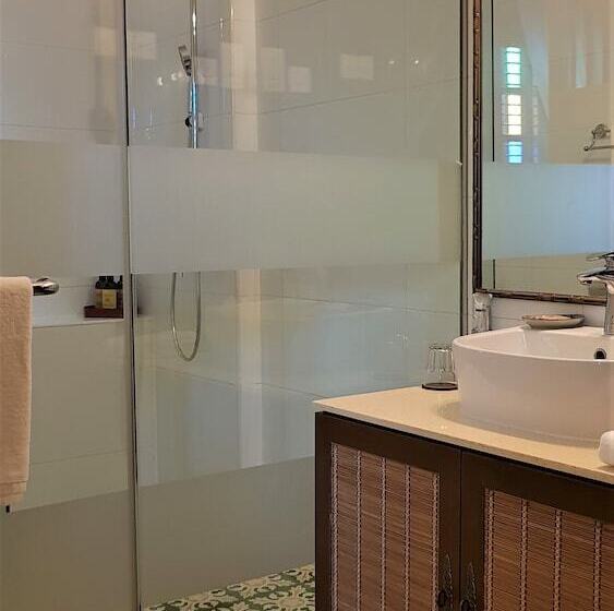 חדר סטנדרט, Campbell House