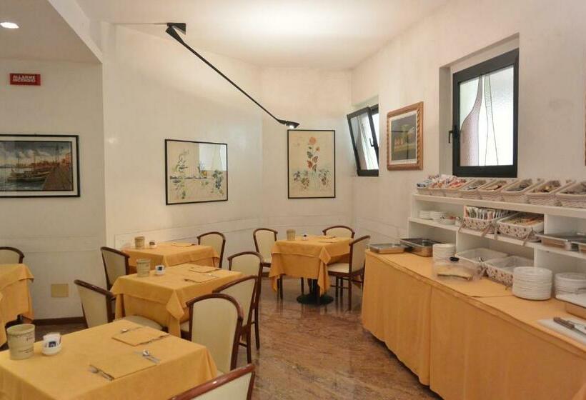 이코노미 싱글 룸, Melas