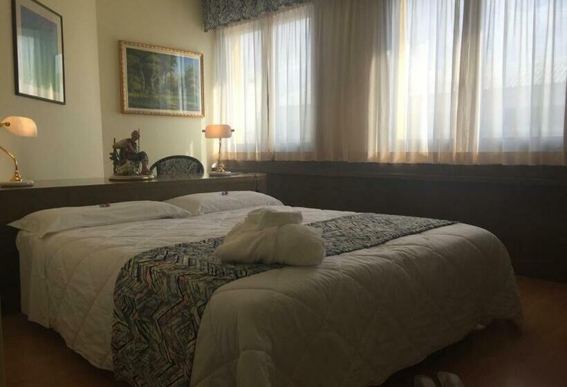 스탠다드 룸, Melas