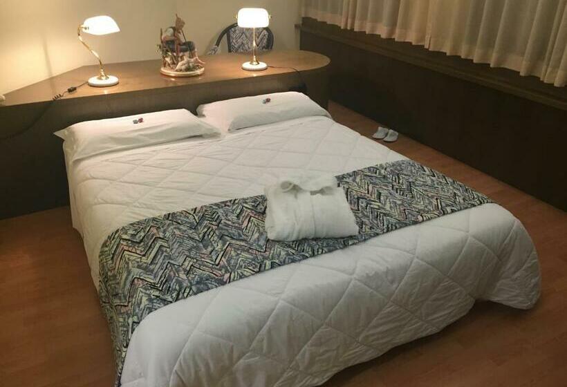 스탠다드 룸, Melas