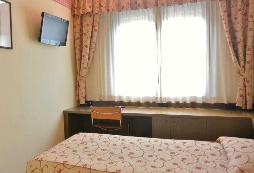 이코노미 싱글 룸, Melas