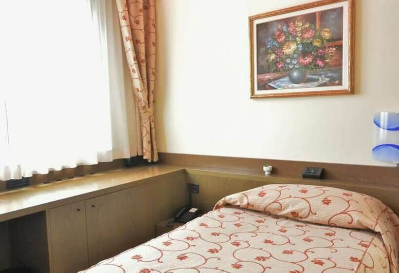 이코노미 싱글 룸, Melas