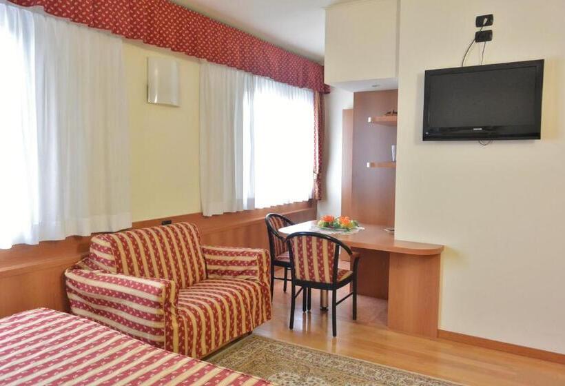 스탠다드 스튜디오, Melas