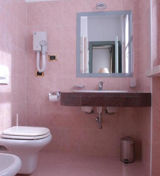 スタンダードトリプルルーム, Pilgrim S