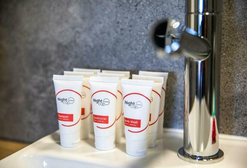 إستوديو قياسى, Nightcap At Pritchards